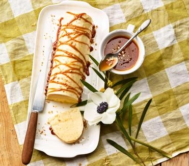 201704 sauerrahm orangenparfait mit caramelsauce